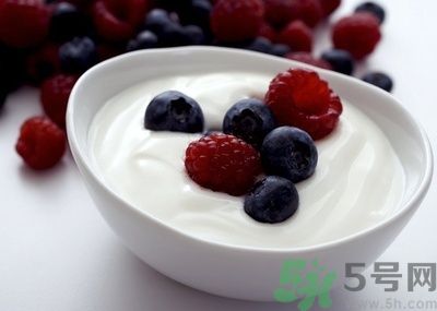 每天喝檸檬水可以排毒嗎？和檸檬水好不好？