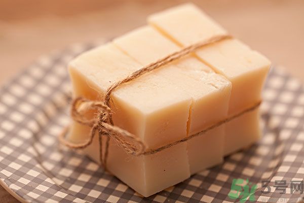 肥皂和沐浴露哪個好？肥皂和沐浴露的區(qū)別？