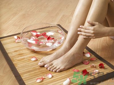 用醋泡腳能治腳臭嗎？泡腳放醋能除腳臭嗎？