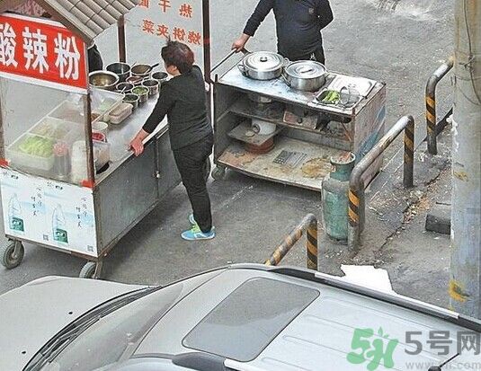 住窩棚夫婦倆十多年堅(jiān)守女兒失蹤路口 如何預(yù)防孩子走失？