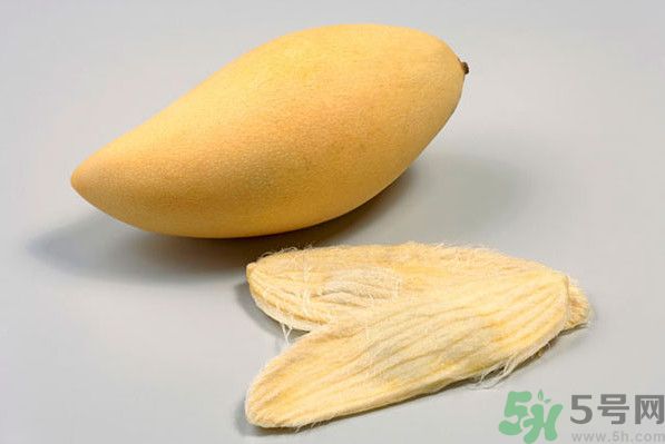 香瓜和芒果能一起吃嗎？香瓜和芒果一起吃肚子疼怎么回事