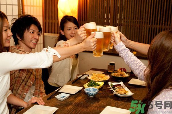 喝酒怎樣才能不傷身？飲酒要注意些什么？