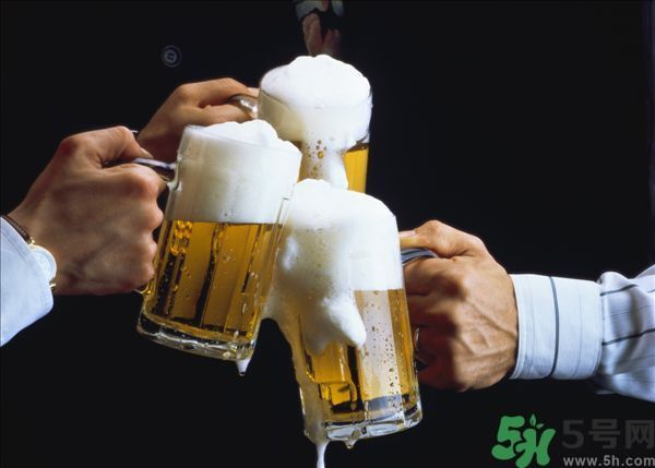 喝酒怎樣才能不傷身？飲酒要注意些什么？