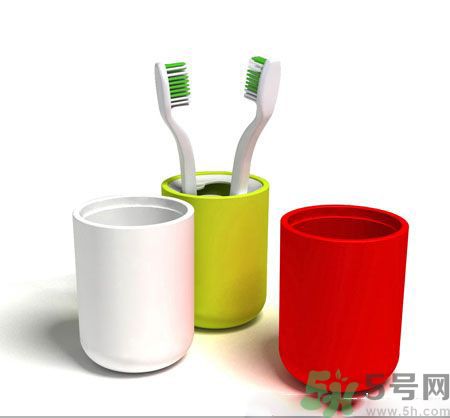 牙齦出血要換牙刷嗎？牙刷多久換一次好？