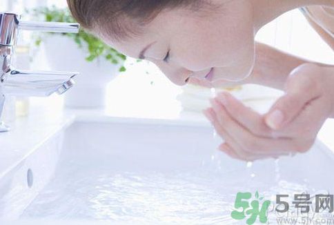 洗臉用冷水還是熱水好？用冷水洗臉好不好？