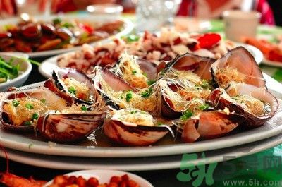 吃海鮮能喝啤酒嗎？吃海鮮為什么不能喝啤酒？