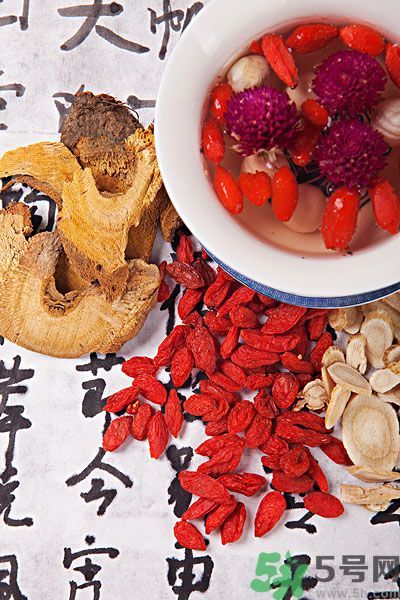 枸杞可以長時(shí)間燉煮嗎？枸杞有什么功效？