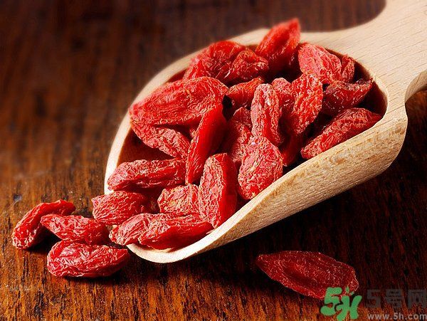枸杞可以長時(shí)間燉煮嗎？枸杞有什么功效？
