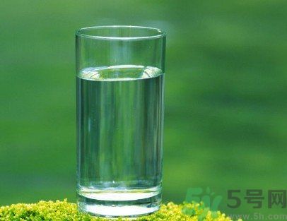 白開水隔幾天還能喝嗎？喝白開水要注意什么？