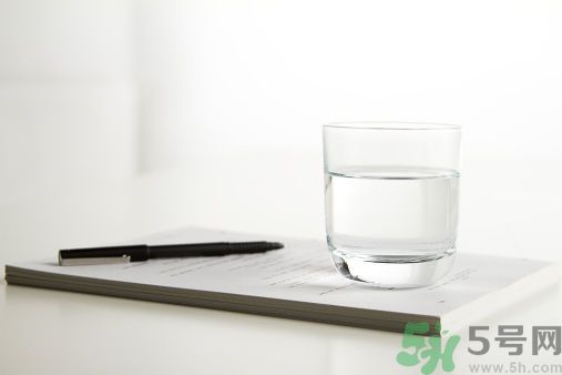 白開水隔幾天還能喝嗎？喝白開水要注意什么？