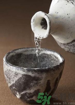 白酒能代替料酒做菜嗎？白酒可以用來做菜嗎？