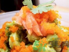 燻鮭魚(yú)沙拉怎么做？燻鮭魚(yú)沙拉的做法？