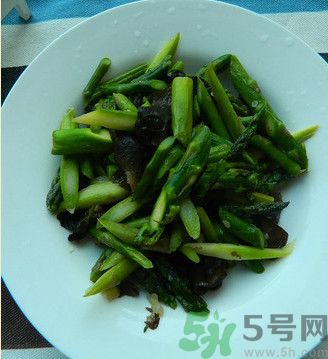 蘆筍和洋蔥能一起吃嗎？蘆筍和洋蔥怎么炒好吃？