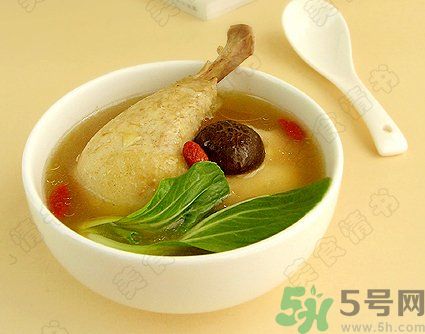 燉雞湯怎么去腥？燉雞湯很腥要怎做才好？