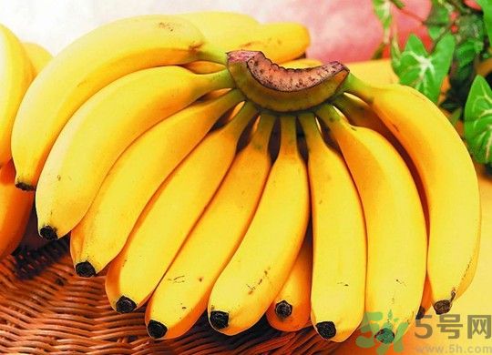 香蕉中間發(fā)黑可以吃嗎？香蕉中間發(fā)黑吃了會(huì)怎么樣？