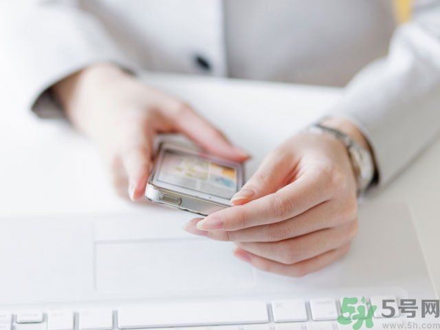 低頭族會(huì)造成哪些肌膚問(wèn)題？低頭族要注意什么？
