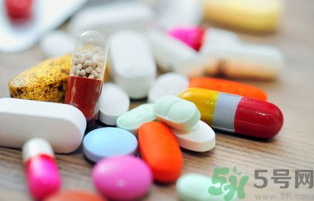 吃了感冒藥還可以喝咖啡嗎？感冒片和咖啡一起吃有什么影響？