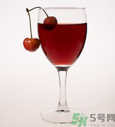 櫻桃泡酒能治療痛風(fēng)嗎？櫻桃泡酒能喝嗎？