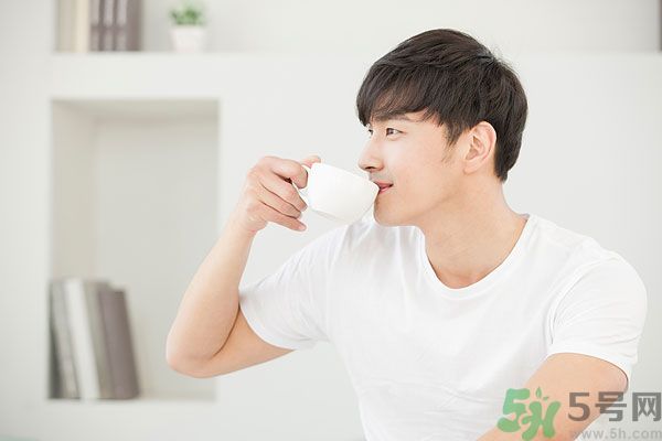 左撇子真的更聰明嗎？左撇子的優(yōu)勢與劣勢