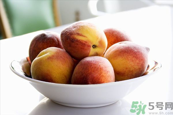 桃子上有紅點能吃嗎？桃子上有黑點可以吃嗎？