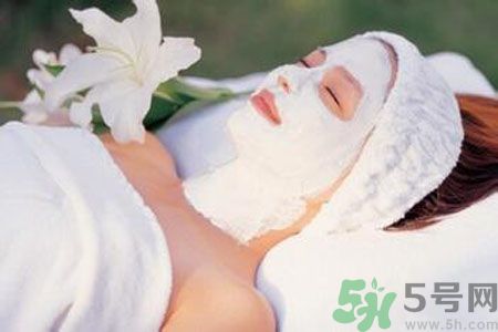 皮膚出油吃什么好？皮膚出油應(yīng)該吃什么？