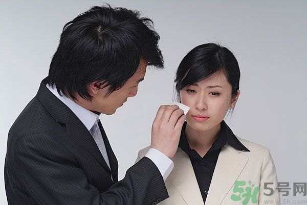 一生氣就流眼淚是怎么回事？生氣流淚怎么辦？