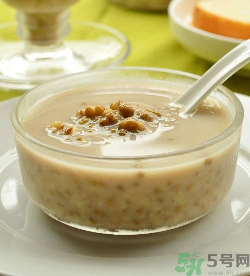孩子發(fā)燒能吃冰淇淋嗎？感冒發(fā)燒可以吃雪糕嗎？