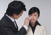 一生氣就流眼淚是怎么回事？生氣流淚怎么辦？