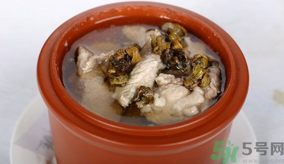 石斛和泥鰍能同吃嗎？石斛和泥鰍能一起吃嗎？