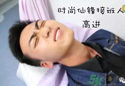 大一男生哭著打電話給媽媽是怎么回事？