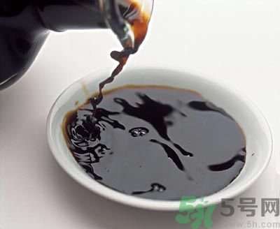 炒菜用白醋還是米醋好？白醋可以用來炒菜嗎？