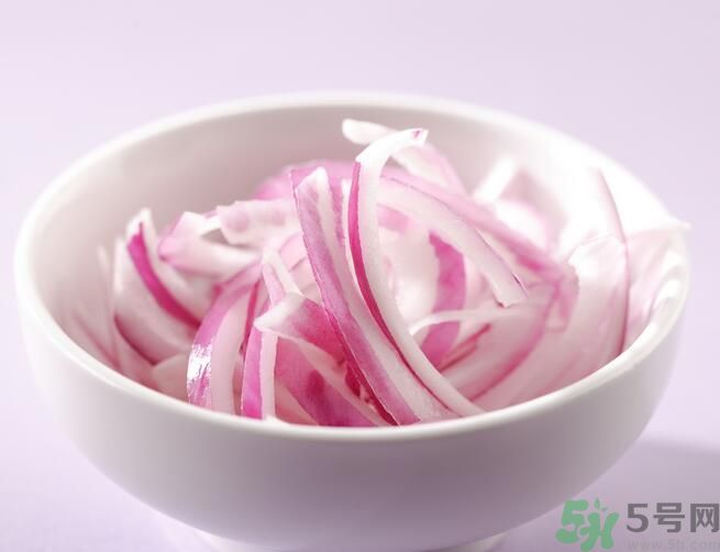 洋蔥可以生吃嗎？洋蔥生吃有什么好處？