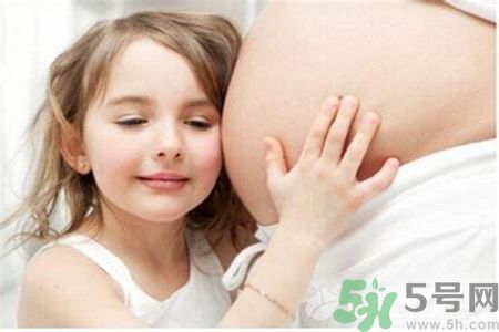 9歲女孩擬二胎合同維權(quán)是怎么回事？父母生二胎要怎樣和孩子溝通？