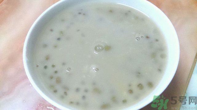 紅色的綠豆湯能喝嗎？綠豆湯變紅還能喝嗎？