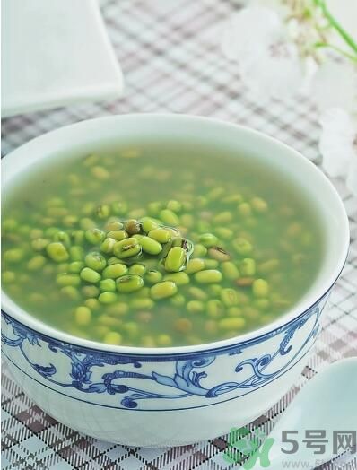 菊花晶能喝綠豆湯一起喝嗎？菊花晶和綠豆湯可以一起喝嗎？