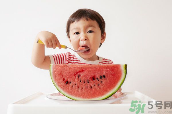 西瓜放冰箱可以放幾天？西瓜放冰箱隔夜能吃嗎？