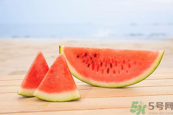 衣服上的西瓜汁怎么洗掉？怎么洗掉西瓜汁？