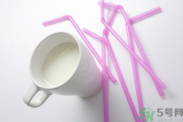 夏天運(yùn)動(dòng)后吃西瓜好嗎？夏天運(yùn)動(dòng)后喝什么解暑？
