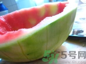 西瓜皮能敷臉嗎？怎么用西瓜皮敷臉？