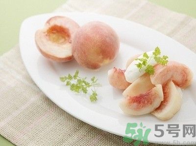 吃桃子臉上癢是怎么回事？吃桃子臉上癢怎么辦？