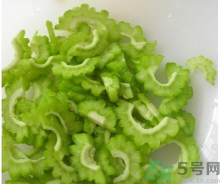 苦瓜和皮蛋一起吃能降火嗎？苦瓜能和皮蛋一起吃嗎？