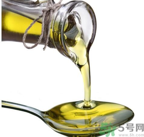 橄欖油夏天要放冰箱嗎？橄欖油可以放冰箱嗎？