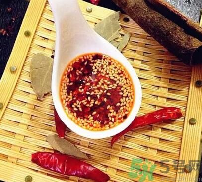 夏天辣椒油要放冰箱嗎？辣椒油可以放冰箱嗎？