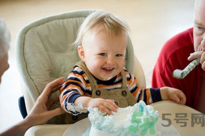 小孩子咬鉛筆會鉛中毒嗎？小孩子咬鉛筆會影響身體健康嗎？