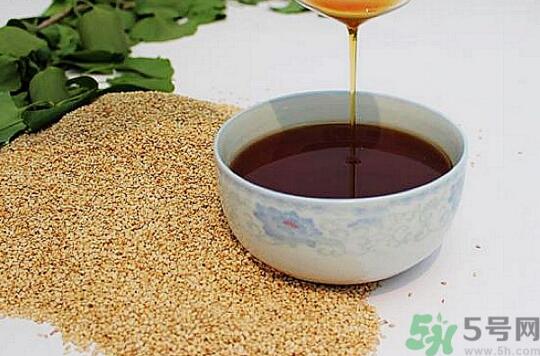 夏天小磨油要不要放冰箱？小磨油可不可以放冰箱？