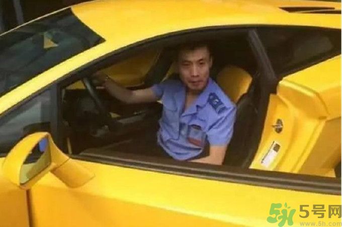 開蘭博基尼上下班的人是誰？開蘭博基尼上下班開的是哪輛公交車？