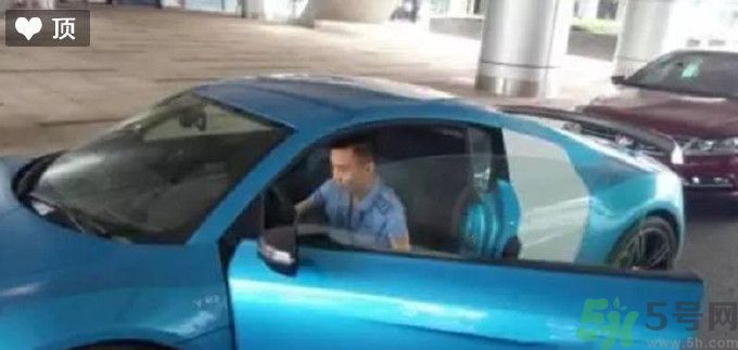 開蘭博基尼上下班的人是誰？開蘭博基尼上下班開的是哪輛公交車？