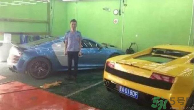開蘭博基尼上下班的人是誰？開蘭博基尼上下班開的是哪輛公交車？