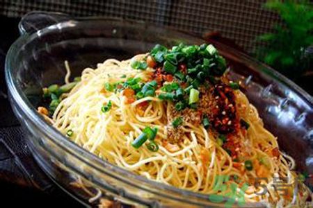 哺乳期可以吃涼面嗎？哺乳期吃涼面對(duì)寶寶有影響嗎？