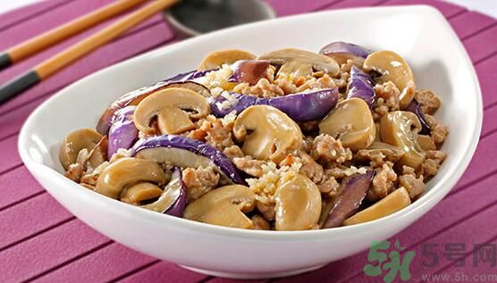 茄子可以炒蘑菇嗎？茄子炒蘑菇吃好嗎？